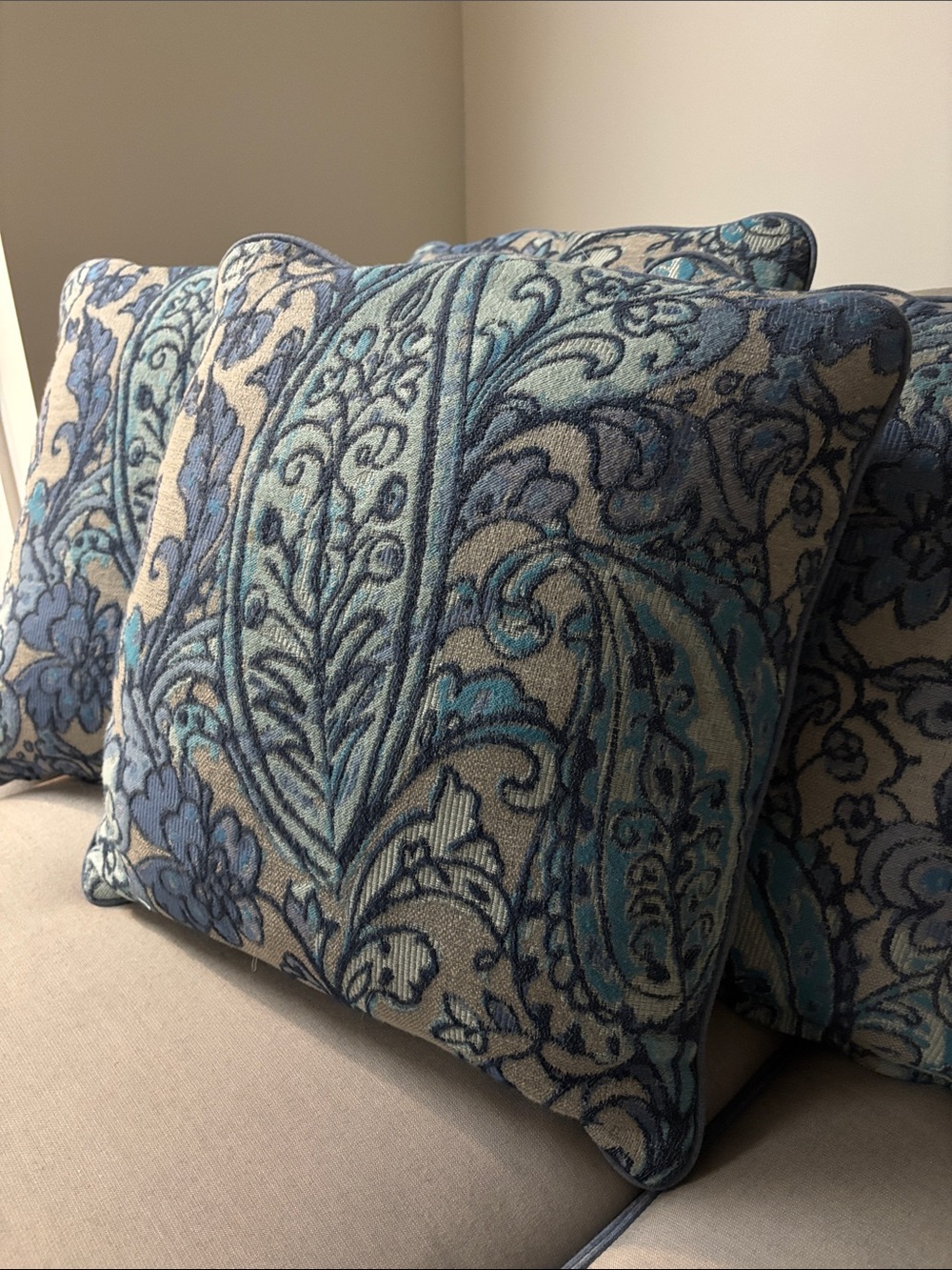 4 18” Blue Floral Damask Decorative Throw Pillows